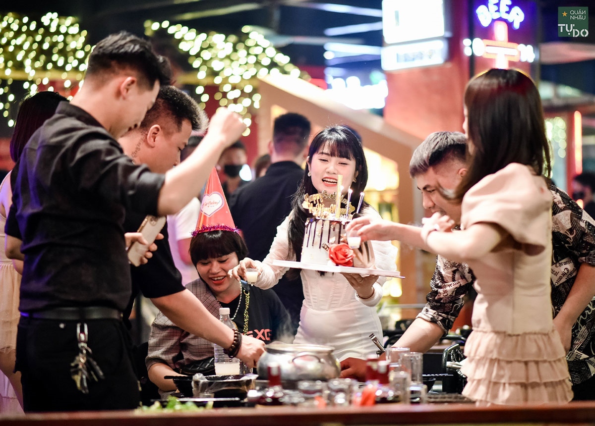 trang trí sinh nhật đơn giản cho người lớn