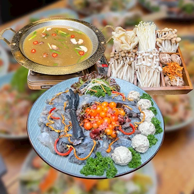 Lẩu gà đen nấm rừng Vân Nam