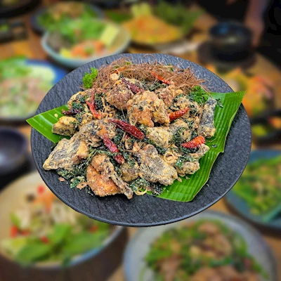 Gà H’Mông Rang Muối Đặc Biệt